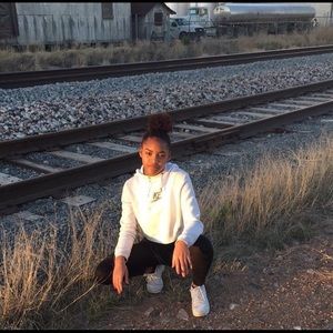 Meet your Posher, Dion